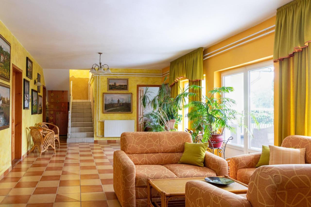 Hotel Zeta Lenti Εξωτερικό φωτογραφία